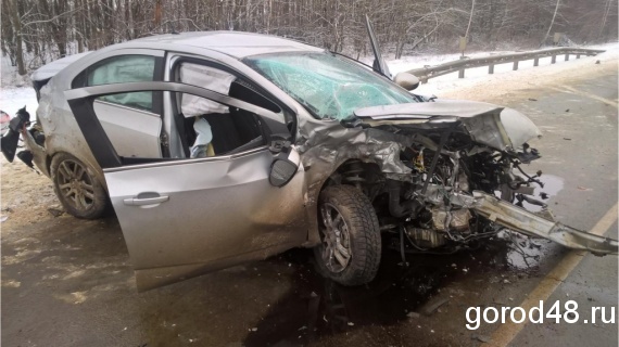 25-летняя девушка-водитель перевернулась на своем автомобиле