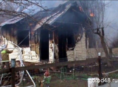 В «Весне» сгорел садовый домик В «Весне» сгорел садовый домик