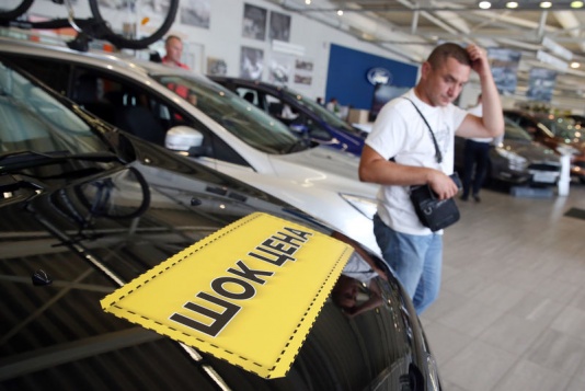 В России автомобили подорожали на 17% В России автомобили подорожали на 17%