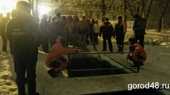 Первые липчане пришли к Крещенской купели за несколько часов до полуночи Первые липчане пришли к Крещенской купели за несколько часов до полуночи