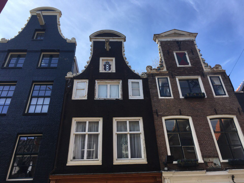В Амстердаме взрываются посылки