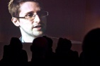 Сноуден обвинил спецслужбы Великобритании во взломе смартфонов