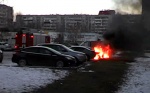 В Липецке горит автомобиль