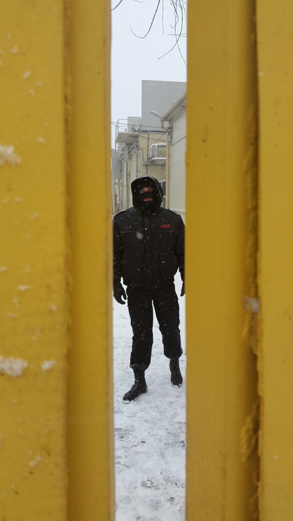 В Липецке люди в масках заблокировали фабрику Порошенко 6