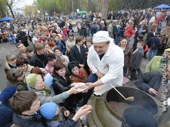 9 мая в Липецке раздадут около 750 килограммов солдатской каши 9 мая в Липецке раздадут около 750 килограммов солдатской каши