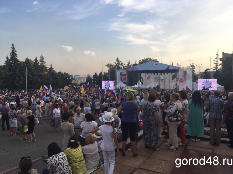 На Соборной площади начался концерт посвященный Дням Москвы На Соборной площади начался концерт посвященный Дням Москвы
