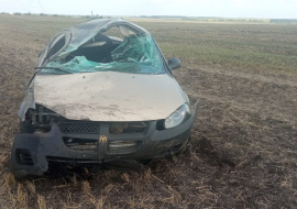 Два автомобиля опрокинулись в кюветы, пострадали три человека