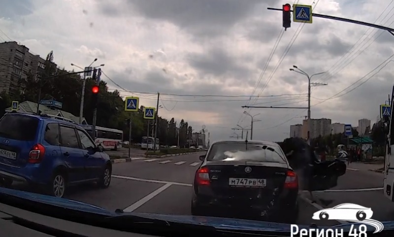 ДТП с мотоциклом на Московской попало на видео ДТП с мотоциклом на Московской попало на видео
