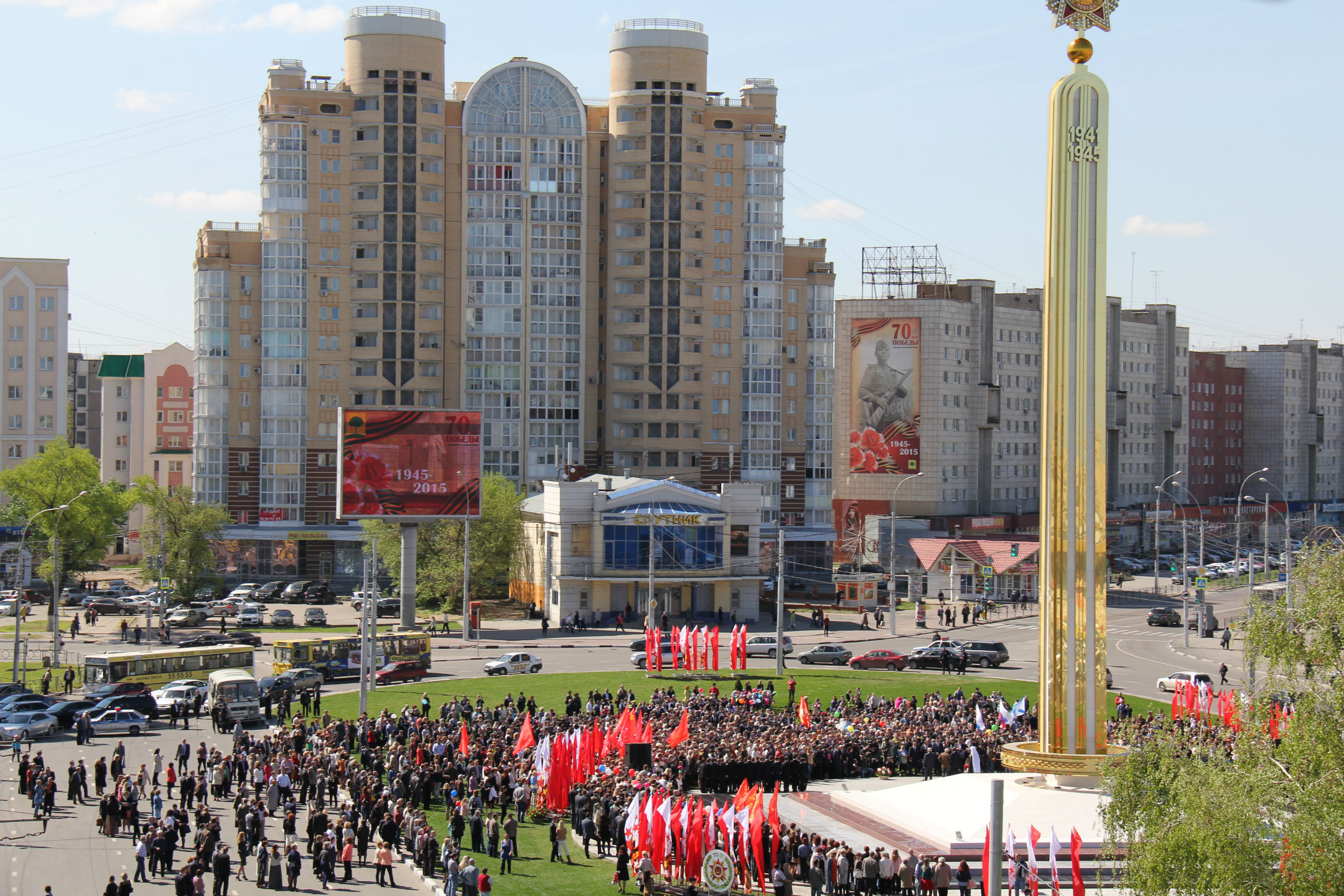 На открытие памятника Победы в Липецке собрались несколько тысяч человек