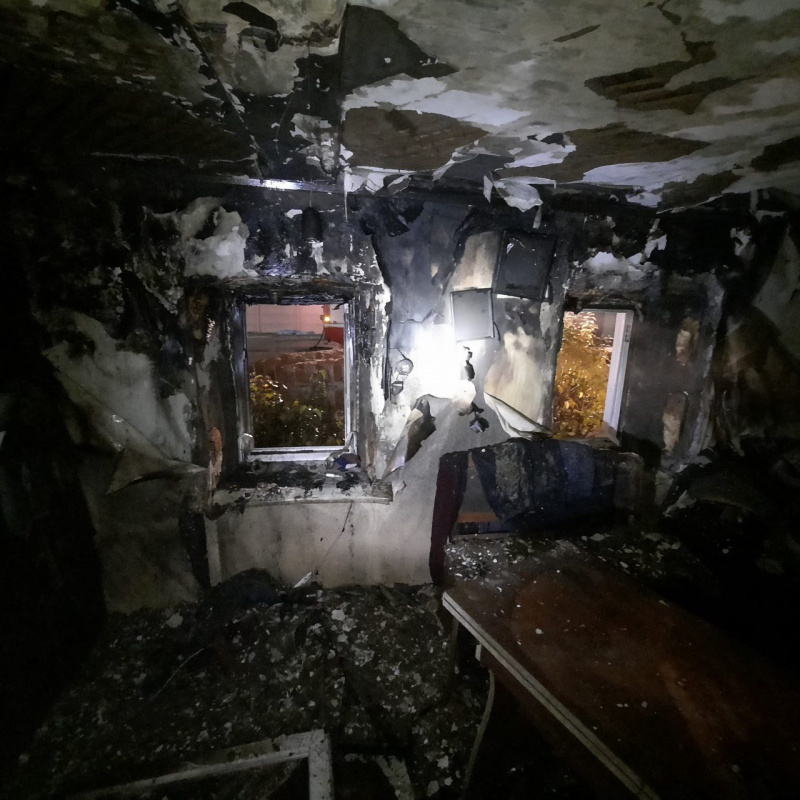 Одну из жертв пожара в Сырском успели вынести из дома