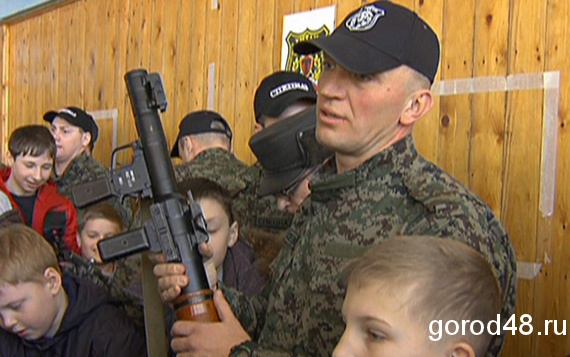 В Липецке показали вооружение спецназа В Липецке показали вооружение спецназа