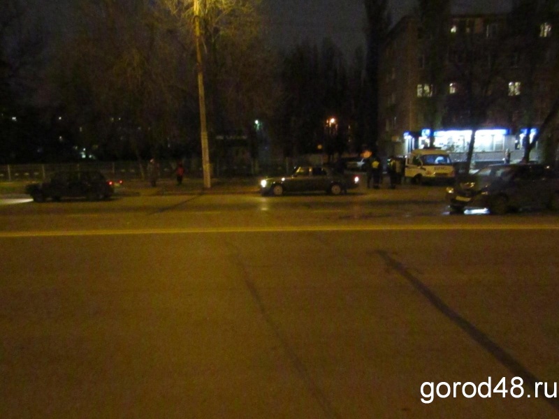 В тройном столкновении на Неделина пострадали три человека В тройном столкновении на Неделина пострадали три человека