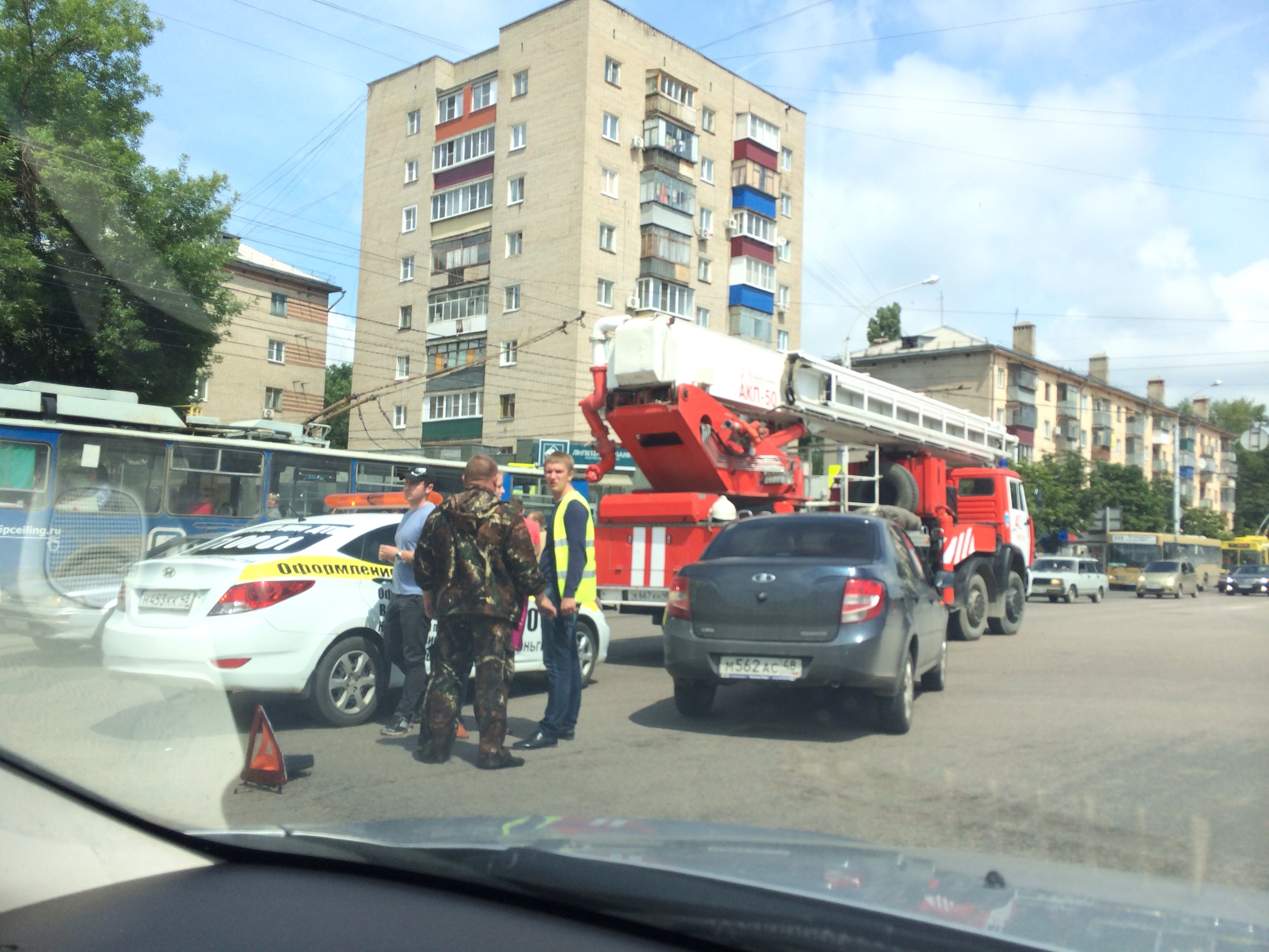 На проспекте Победы попал в аварию пожарный автомобиль