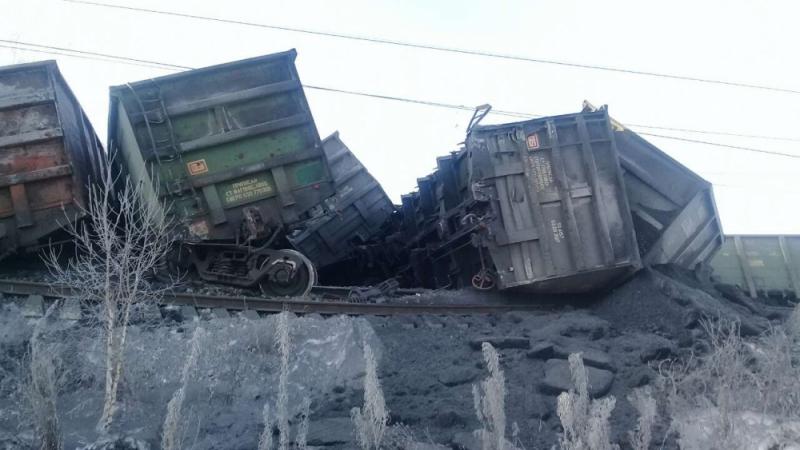 В Иркутской области грузовой поезд сошел с рельсов В Иркутской области грузовой поезд сошел с рельсов