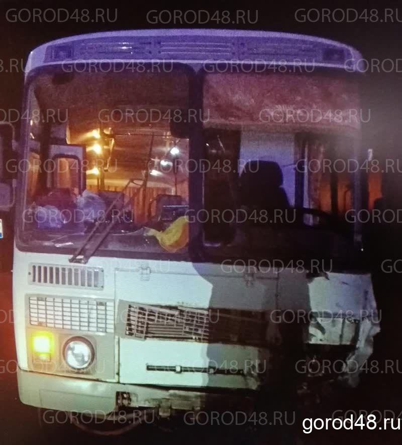 Водитель «ВАЗа» погиб в столкновении с автобусом
