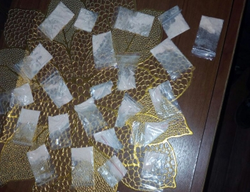 При задержании наркоторговец пытался съесть свой товар При задержании наркоторговец пытался съесть свой товар