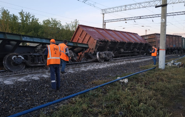 На станции в Липецкой области 8 вагонов поезда сошли с рельсов На станции в Липецкой области 8 вагонов поезда сошли с рельсов