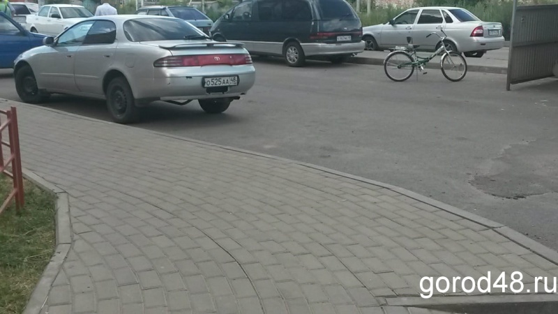 Маленького велосипедиста сбили во дворе жилого дома Маленького велосипедиста сбили во дворе жилого дома