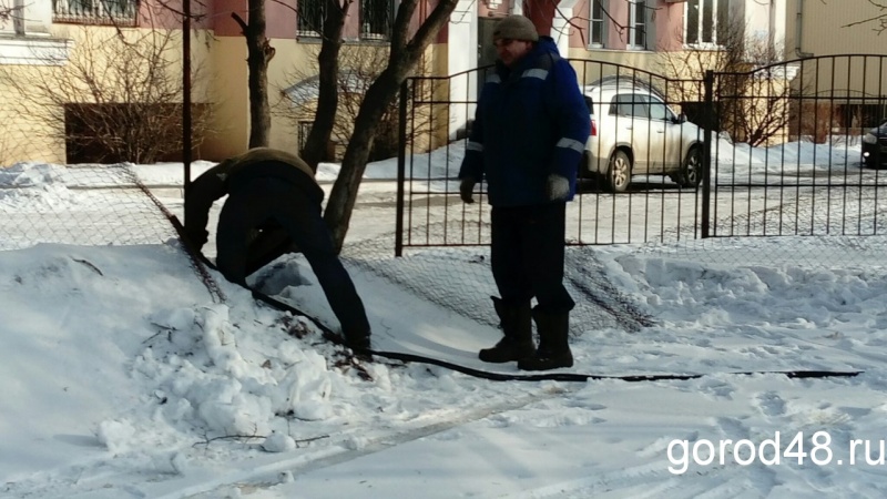 На улице Титова ликвидировали незаконную автостоянку На улице Титова ликвидировали незаконную автостоянку