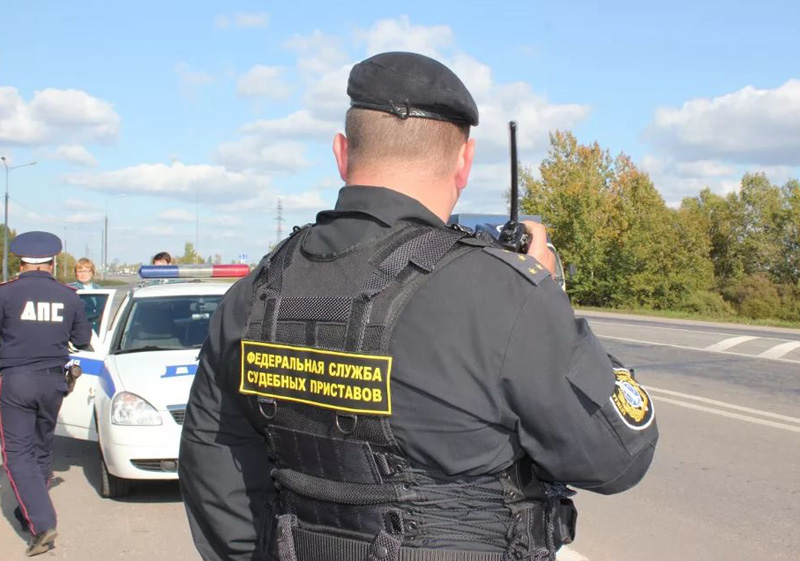Злостного неплательщика штрафов ГИБДД приговорили к 350 часам общественных работ Злостного неплательщика штрафов ГИБДД приговорили к 350 часам общественных работ