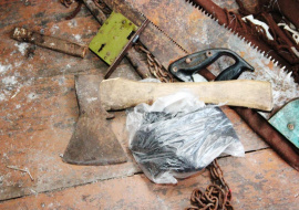 Ельчанин выжил после трех ударов топором в голову и по телу