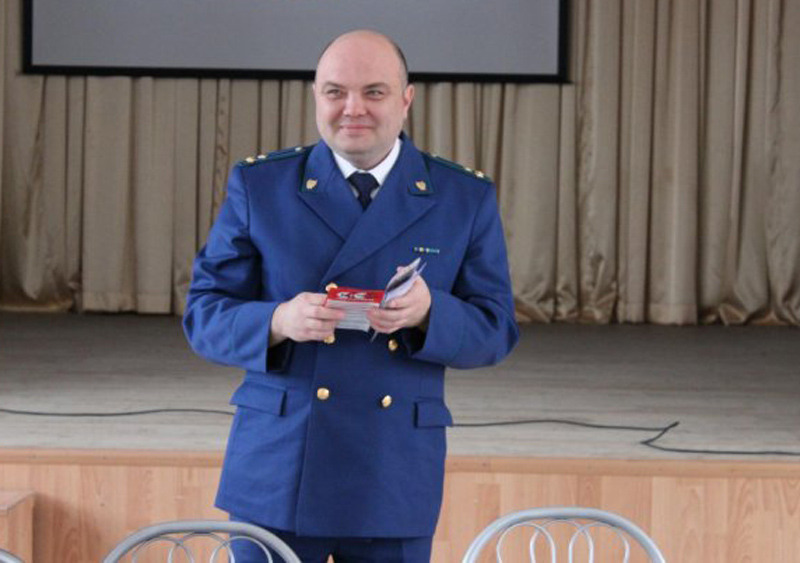 В грязинскую школу №4 пришли полковник полиции и прокурор В грязинскую школу №4 пришли полковник полиции и прокурор
