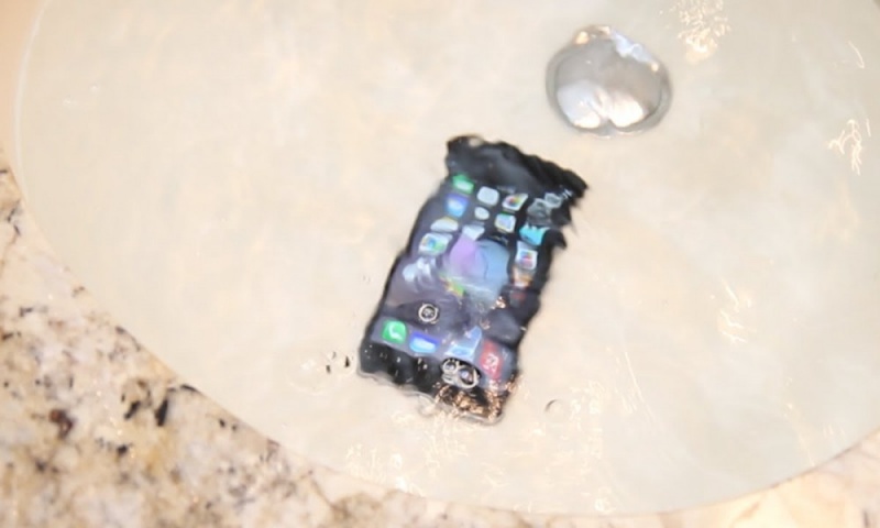 Липчанка добилась солидной компенсации за утопленный iPhone Липчанка добилась солидной компенсации за утопленный iPhone