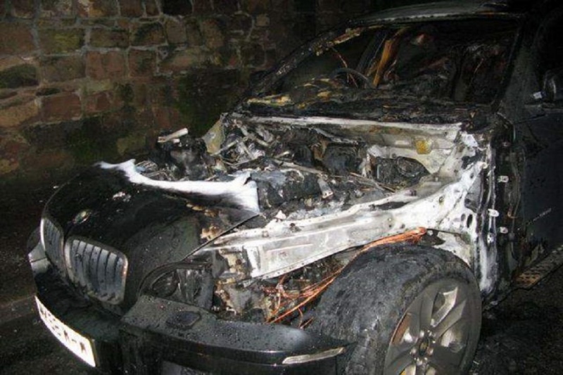 BMW X5 сгорел в Становлянском лесничестве BMW X5 сгорел в Становлянском лесничестве