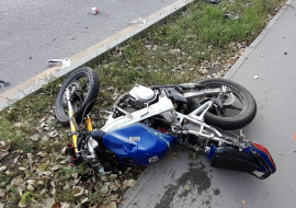 На Соколе автомобиль сбил мотоциклиста, которого увезли в больницу в тяжелом состоянии