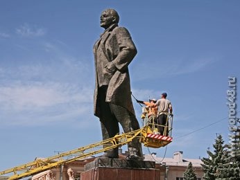 Липецкие коммунисты 22 апреля возложат цветы к памятникам Ленину Липецкие коммунисты 22 апреля возложат цветы к памятникам Ленину