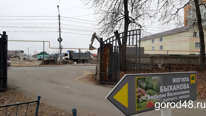Открыточный вид площади Героев под угрозой? Открыточный вид площади Героев под угрозой?
