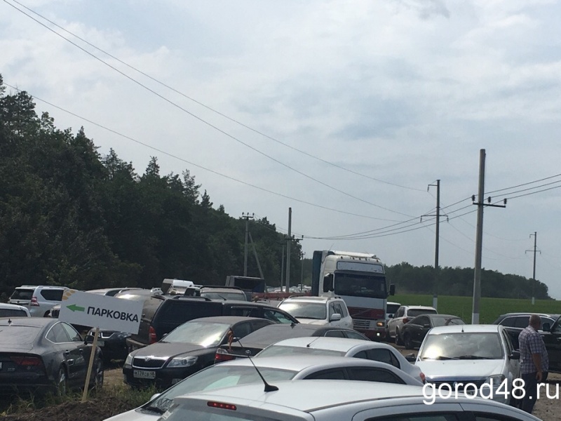 Автомобилисты ругают организаторов «Дня поля» Автомобилисты ругают организаторов «Дня поля»