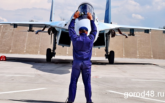 На липецкой авиабазе приступили к обучению пилотированию Су-34 летчики из Челябинской области На липецкой авиабазе приступили к обучению пилотированию Су-34 летчики из Челябинской области