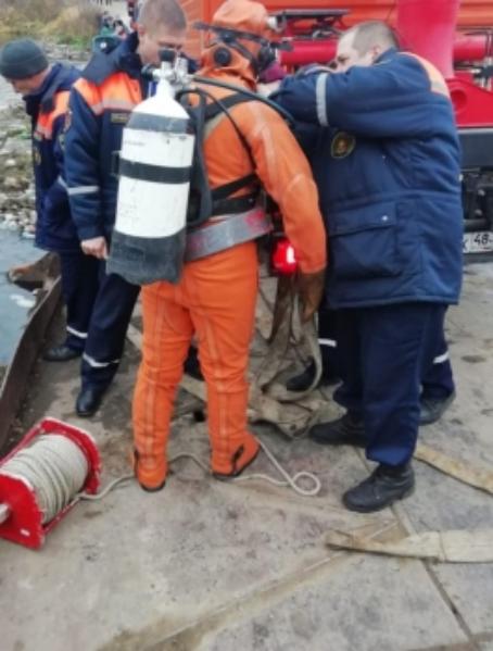 «Лада Приора» упала в реку Дон «Лада Приора» упала в реку Дон
