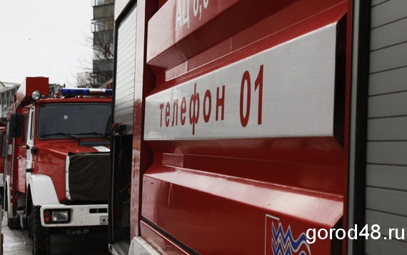 В Чаплыгинском районе сгорела кровля крыши дома В Чаплыгинском районе сгорела кровля крыши дома