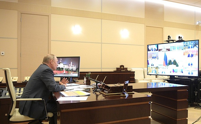 Владимир Путин продлил нерабочие дни до 30 апреля Владимир Путин продлил нерабочие дни до 30 апреля