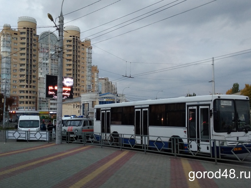 Пригородный автобус остановили на площади Победы из-за подозрительной сумки Пригородный автобус остановили на площади Победы из-за подозрительной сумки