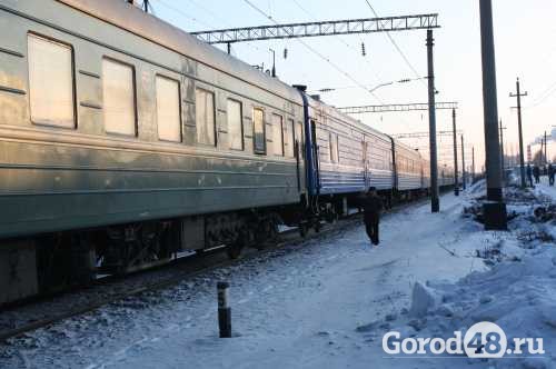 Поезд "Адлер-Гомель" остановили в Липецке по вине душевнобольного Поезд "Адлер-Гомель" остановили в Липецке по вине душевнобольного