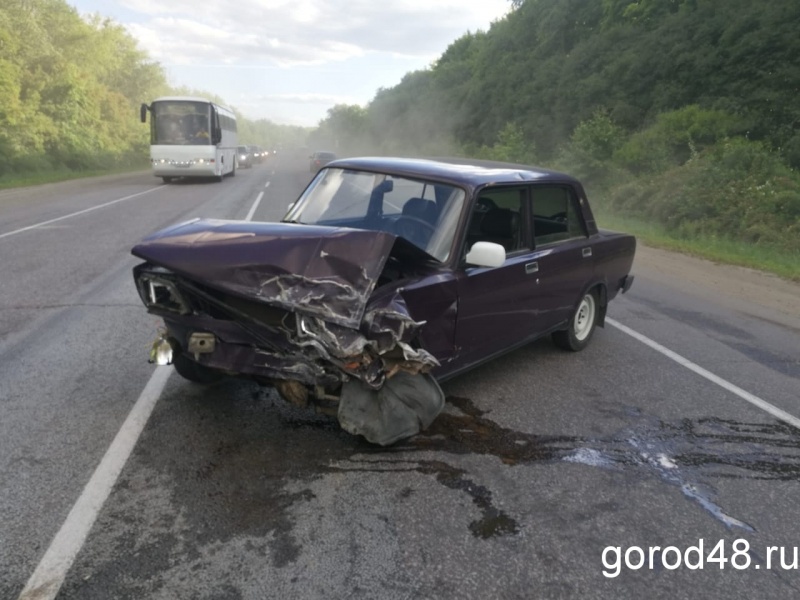 Водитель ВАЗа, протаранивший иномарку, сбежал с места ДТП Водитель ВАЗа, протаранивший иномарку, сбежал с места ДТП
