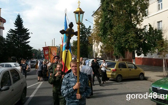 В Липецке начался крестный ход, который продлится три дня В Липецке начался крестный ход, который продлится три дня