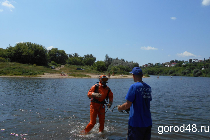 В Ельце со дна Быстрой Сосны водолазы достали тело мужчины В Ельце со дна Быстрой Сосны водолазы достали тело мужчины