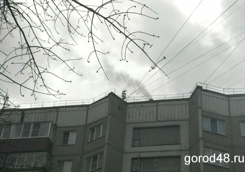 Жильцы покидают многоэтажку на улице Московской Жильцы покидают многоэтажку на улице Московской