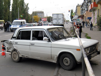 В Липецке «ВАЗ-2106» вынесло на полосу встречного движения В Липецке «ВАЗ-2106» вынесло на полосу встречного движения