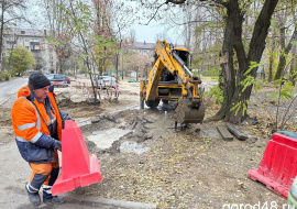 «РВК-Липецк» ищет место порыва канализационного коллектора у дома №6 на улице Ленинградской