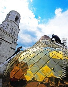 В Липецк привезли церковный купол В Липецк привезли церковный купол