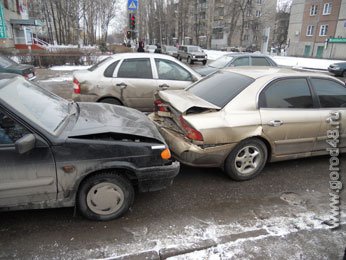 В Липецке в аварии пострадали два человека В Липецке в аварии пострадали два человека