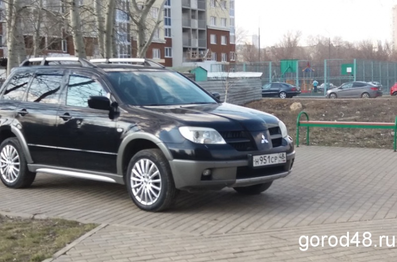 Почему плитка в городе не лежит долго? Но ведь она не расчитана на езду автомобилей (ФОТО) Почему плитка в городе не лежит долго? Но ведь она не расчитана на езду автомобилей (ФОТО)