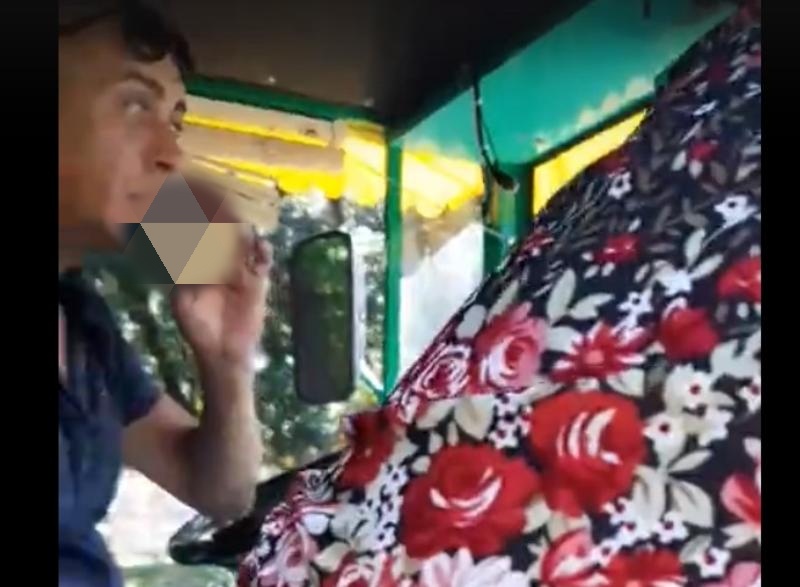 В Нижнем парке бдительный липчанин вынудил покинуть кабину паровозика неадекватного водителя В Нижнем парке бдительный липчанин вынудил покинуть кабину паровозика неадекватного водителя
