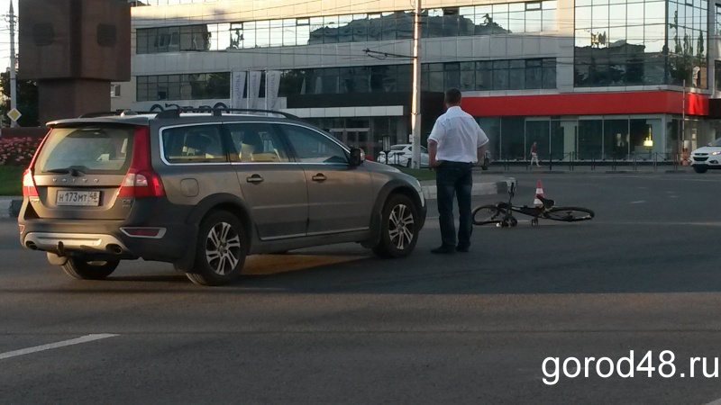 В центре Липецка 38-летний велосипедист попал под машину В центре Липецка 38-летний велосипедист попал под машину
