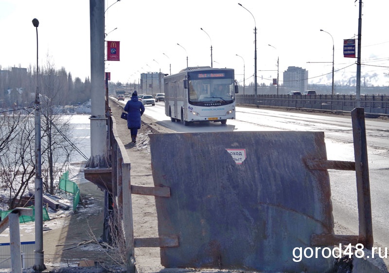 Менять маршруты общественного транспорта из-за ремонта Петровского моста начнут уже 12 марта Менять маршруты общественного транспорта из-за ремонта Петровского моста начнут уже 12 марта